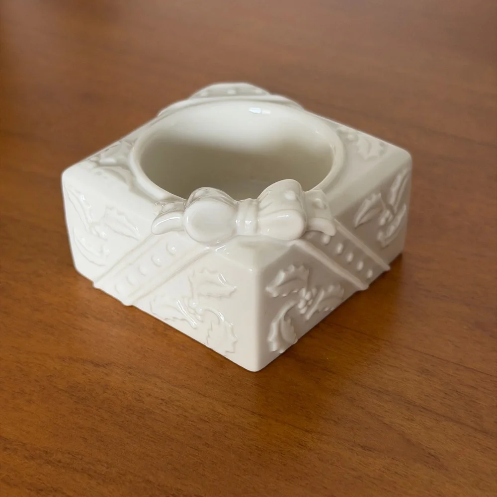 Lenox Yuletide Glowlights Tea Candle Holder-Ivory Porcelian Gift Box With Bow 🎀
